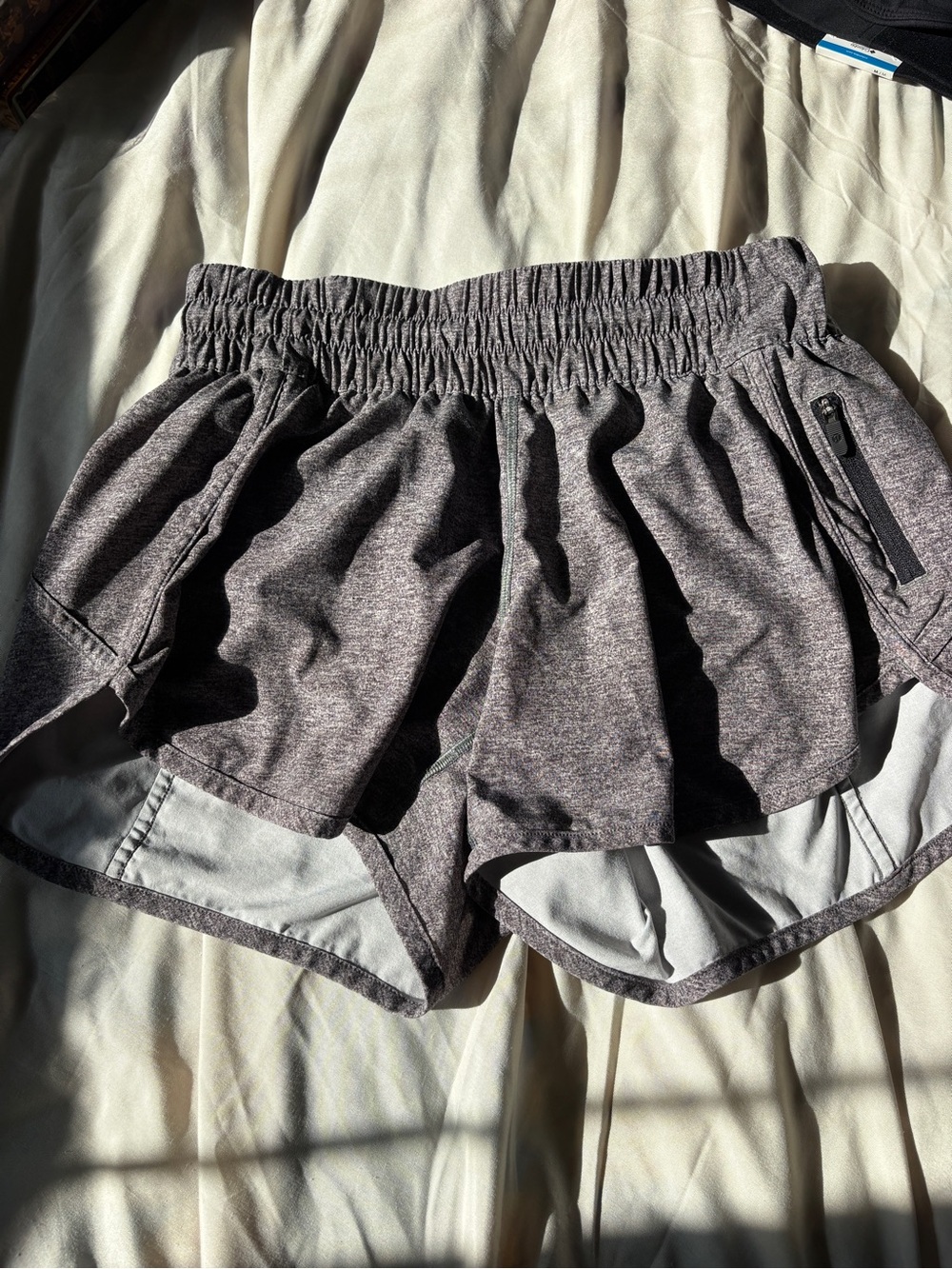 Lululemon Hotty Hot Shorts 2.5” Heather Gray  Size 6